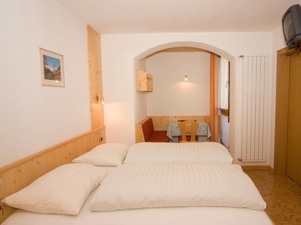 Pension & Appartament Anna Apartamento Predoi Quarto foto